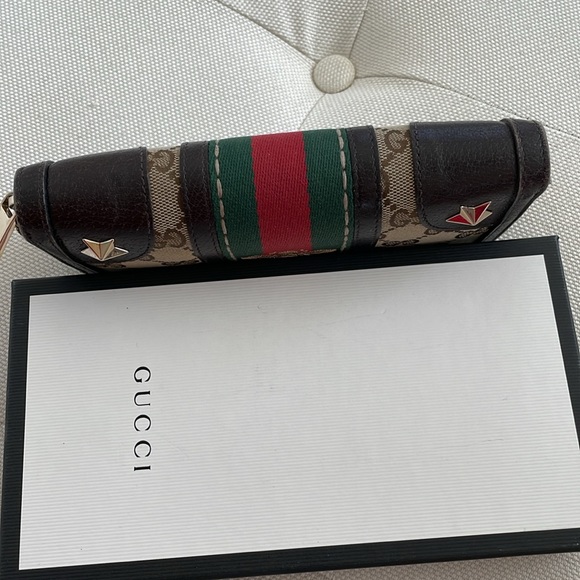 Authentic Gucci Embroidered-Face Zip Wallet.  Pre owned.  Good condition. - Picture 4 of 13